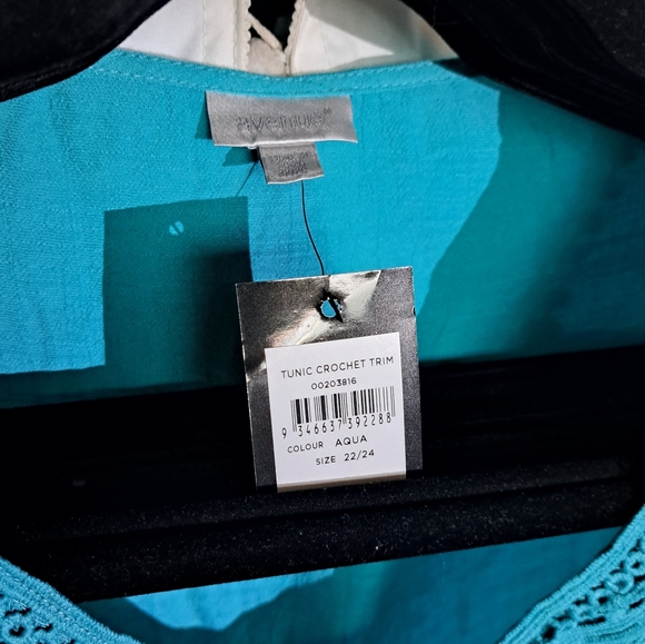 Avenue plus size 22/24 aqua crochet trim tunic - Picture 9 of 14